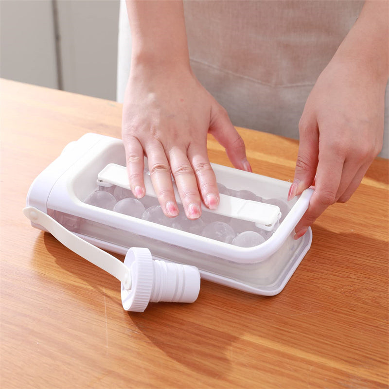 2 in 1 Eiswürfelmaker und Trinklfasche