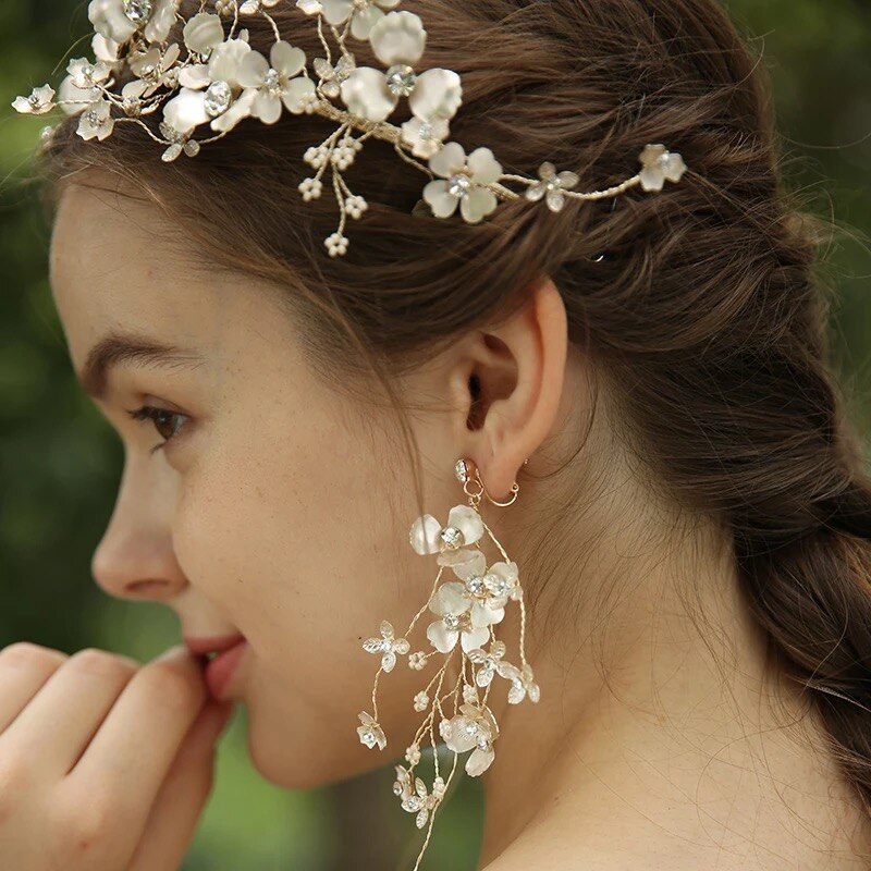 Blumenhaarreifen