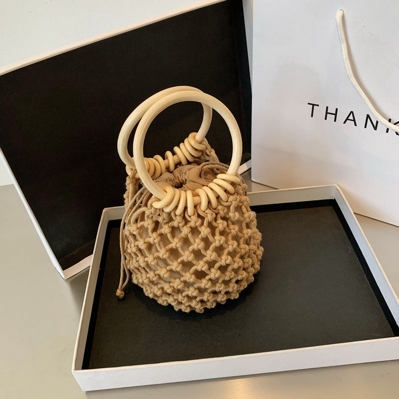 Geflochtene, trendige, kleine Handtasche
