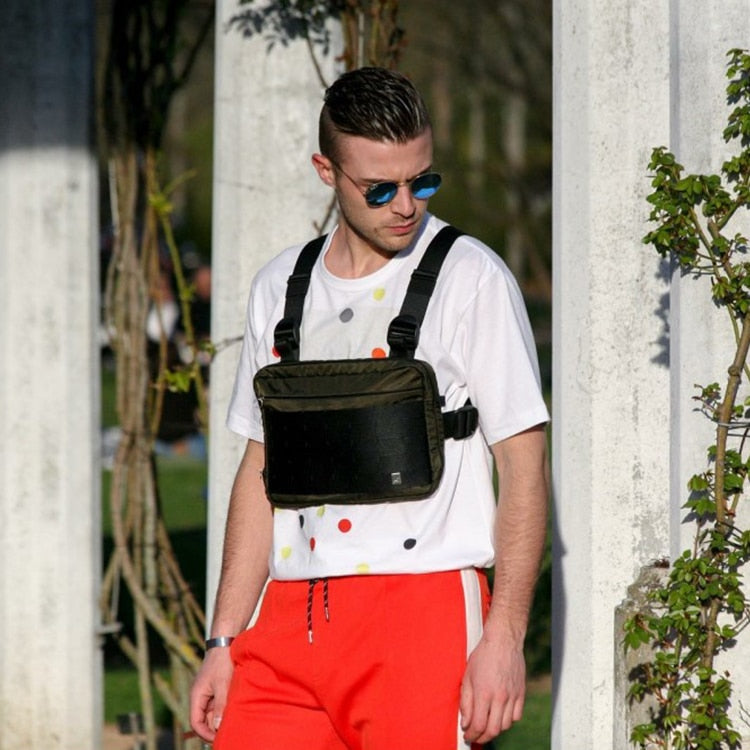 Stylischer Brustbeutel