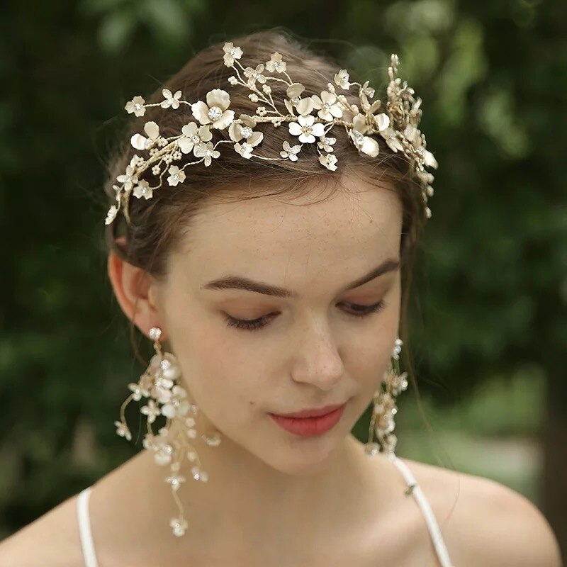 Blumenhaarreifen