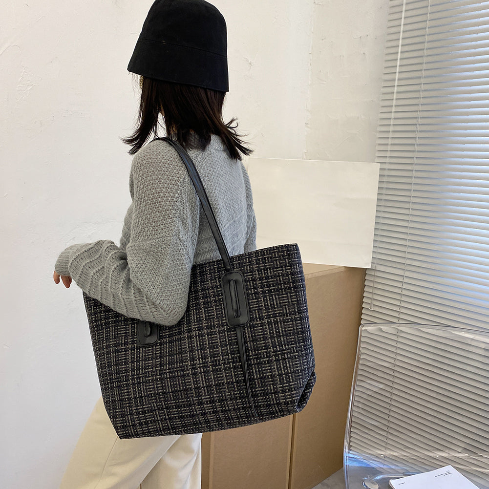 Trendige Damenhandtasche mit Schulterriemen