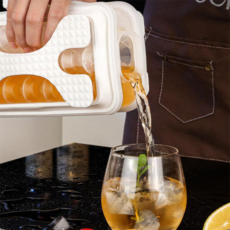 Eiskugelform mit integrierter Trinkflasche