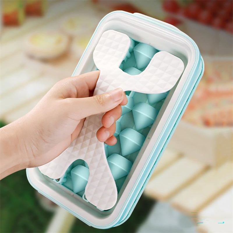 Eiskugelform mit integrierter Trinkflasche