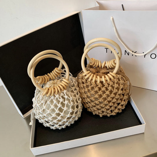 Geflochtene, trendige, kleine Handtasche