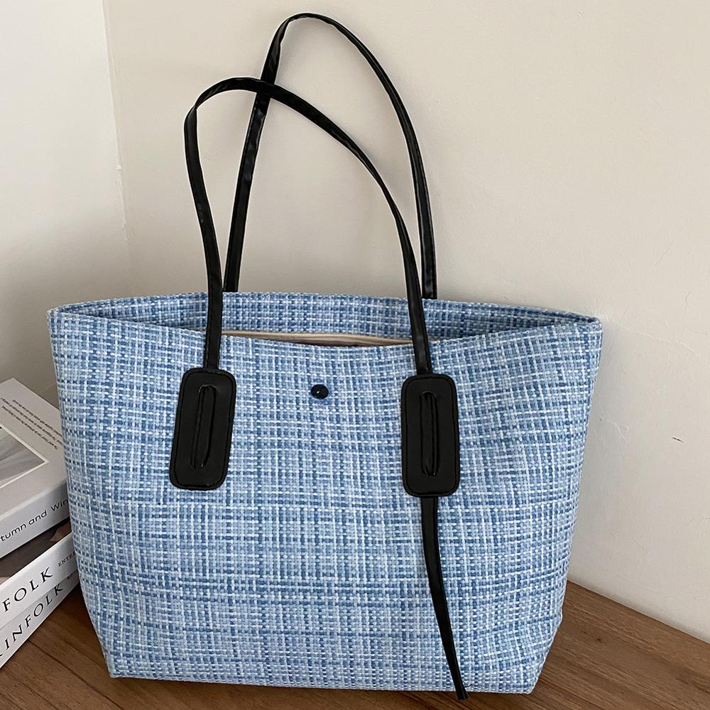 Trendige Damenhandtasche mit Schulterriemen