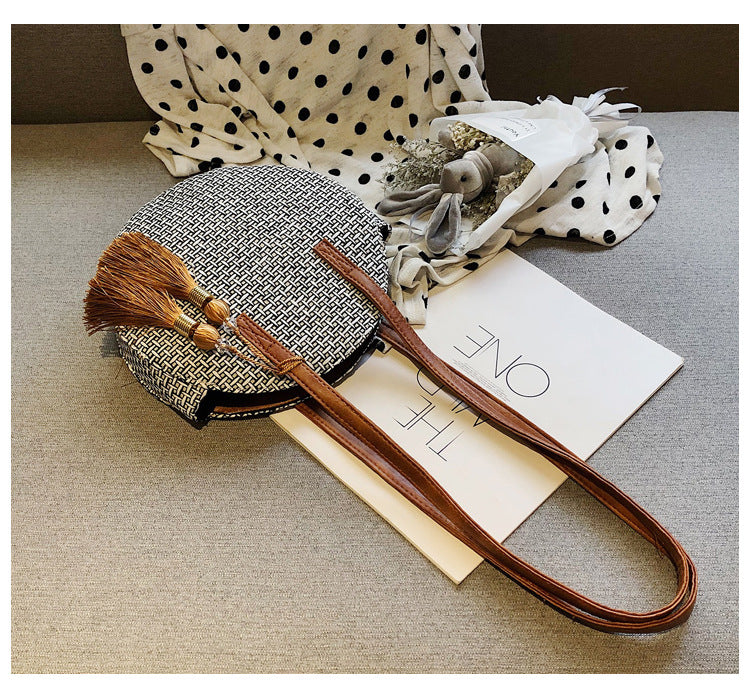 Runde Handtasche aus Naturmaterial