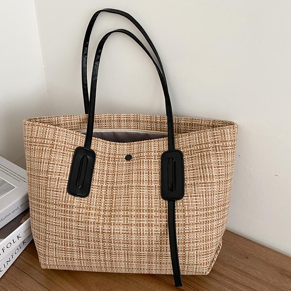Trendige Damenhandtasche mit Schulterriemen