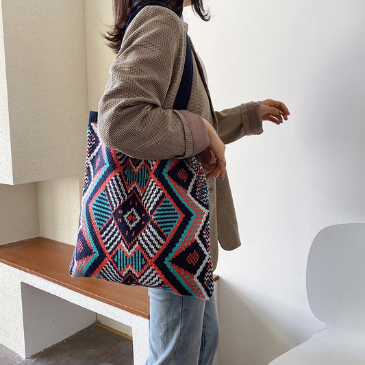 Gewobene Handtasche mit großem Fassungsvermögen