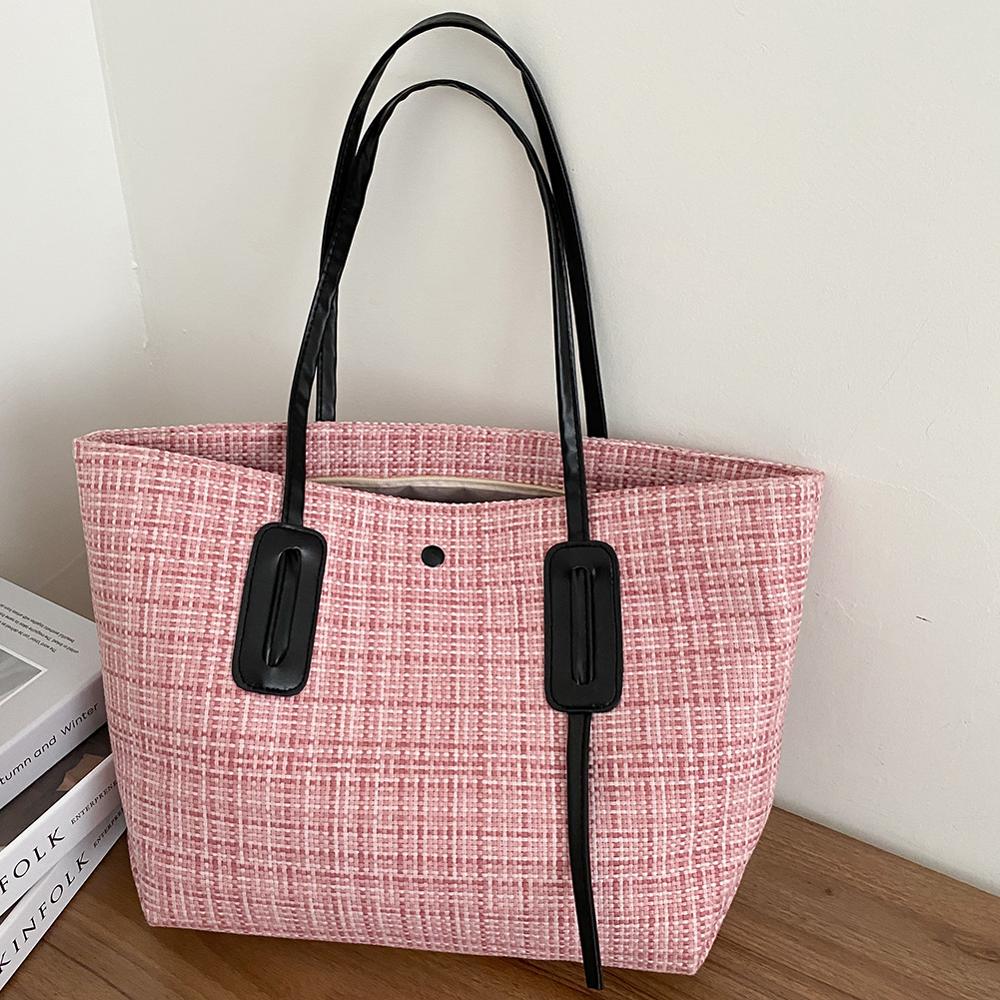 Trendige Damenhandtasche mit Schulterriemen